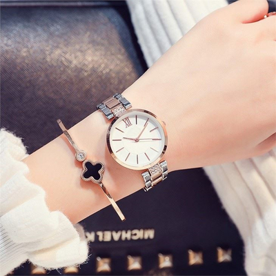 Montre Diamond Metal Mesh Watch Band de ceinture d'acier inoxydable de mouvement de quartz