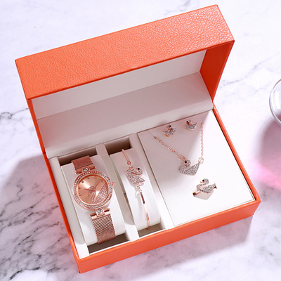 Le bracelet de Milan Strap Ladies Watch And a placé l'ensemble de cadeau de la montre et du bracelet des femmes