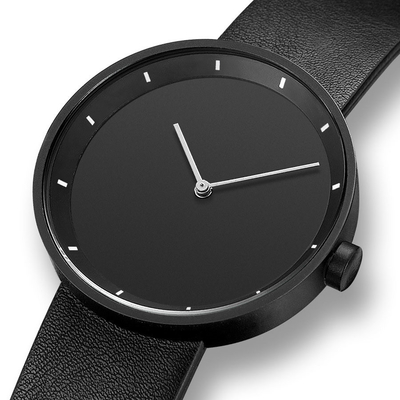 Montre en cuir de courroie de montre ultra mince sans couture de quartz pour les hommes