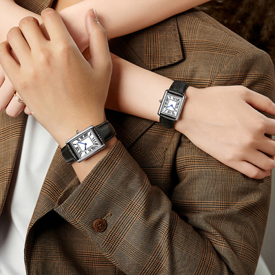 OEM de service de personnalisation de montre de quartz de couples d'affichage de temps 28mm