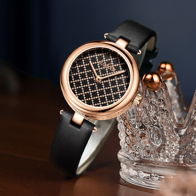 Personnalisez une montre pour homme avec un calendrier et une option de couleur de cadran personnalisée