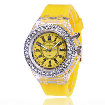 Les enfants multicolores de quartz observent Laipute marqué, Multiusage ont mené la montre de quartz