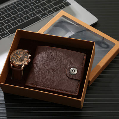 Le portefeuille et la montre d'OEM ont placé pour lui allient et garnissent en cuir le matériel Multiapplication