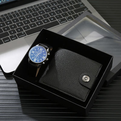 Le portefeuille et la montre d'OEM ont placé pour lui allient et garnissent en cuir le matériel Multiapplication