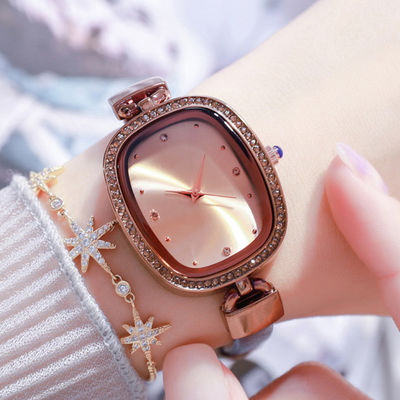 Montres de fausse pierre avec le 3ATM 10mm résistant à l'eau des femmes de diamants