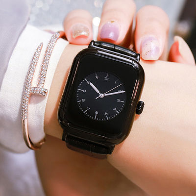 Montre-bracelet carrée Antiscratch Wearproof 64g de quartz de femmes de forme