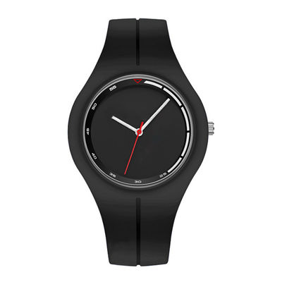 montre de 41mm sur le poignet des femmes, montre-bracelet de bracelet de silicone pour des dames
