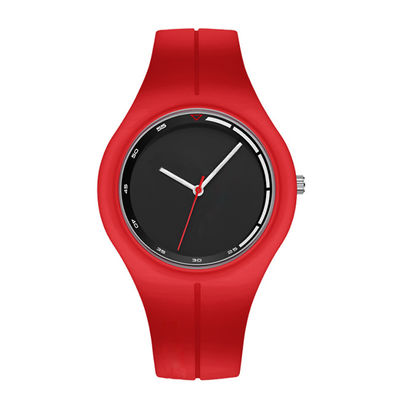 montre de 41mm sur le poignet des femmes, montre-bracelet de bracelet de silicone pour des dames