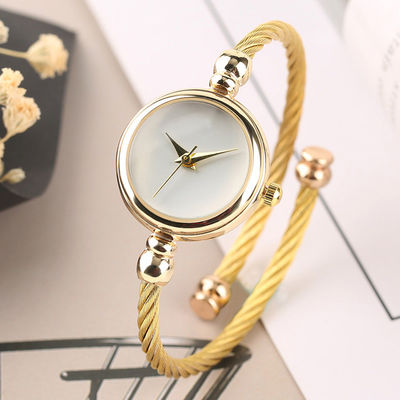 Largeur de bande de la montre 4mm de bracelet de l'or des femmes de montre de quartz de Nonwaterproof