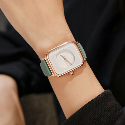 Montres de dames uniques de quartz avec le concepteur féminin Watches de courroies en caoutchouc