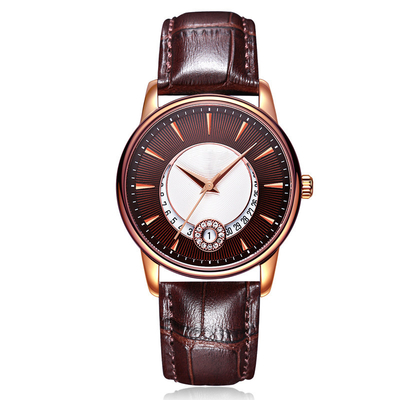 Les dames garnissent en cuir la montre-bracelet élégante de mouvement de quartz de beauté