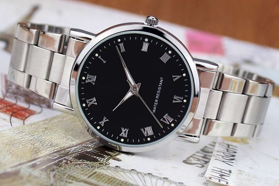 Montres militaires de grande précision de quartz de montre imperméable de ceinture d'alliage