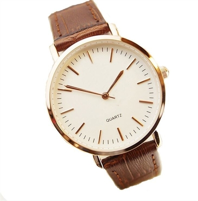 Diamond Quartz Leather Band Watches classique pour le concepteur de couples