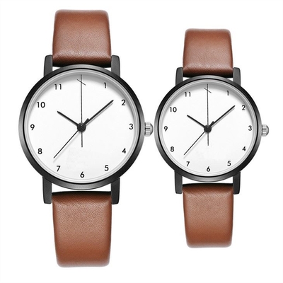 Montres classiques développées simples de couples de quartz de conception avec le bracelet en cuir d'unité centrale