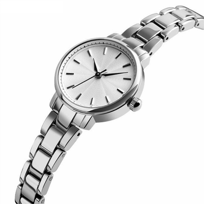 Miroir véritable en alliage de zinc en verre de courroie de Diamond Quartz Watch 8mm