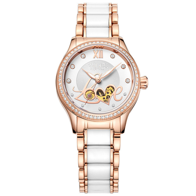 Le manuel de dames s'enroulent observe la montre en céramique en acier de squelette mécanique de mode