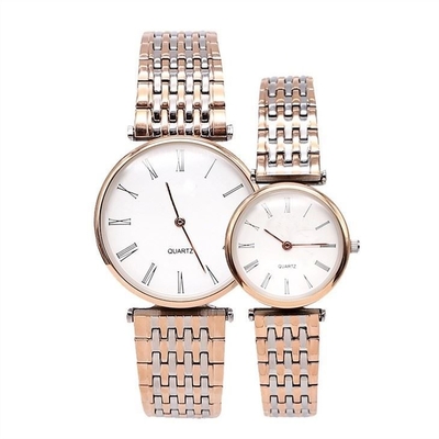Les couples minces élégants simples de montres-bracelet d'amant d'alliage de mode d'affaires appareillent la montre