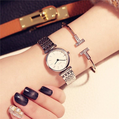 Les couples minces élégants simples de montres-bracelet d'amant d'alliage de mode d'affaires appareillent la montre